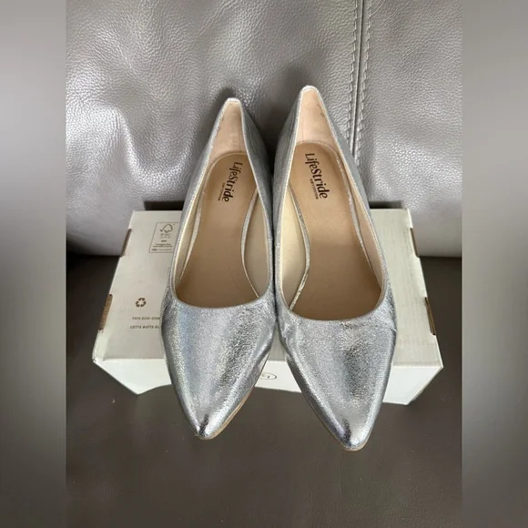 Life Stride Silver Pointed Toe Flats. Size 8.5 - Picture 1 of 7